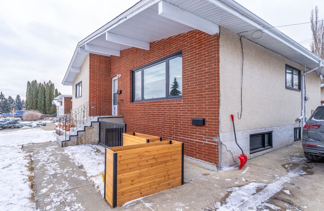 Central YEG Family Friendly Home