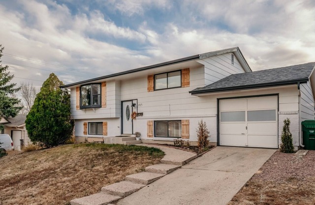 Centrally located private suite, minutes to Downtown and attractions