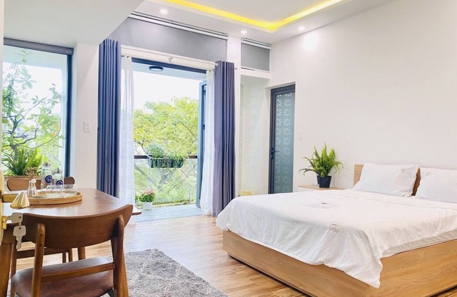 Centrally located, 7 minutes to Old Town. Modern and Cozy room (JERRY ROOM)