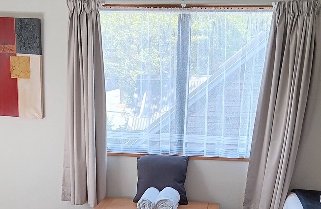 Centrally located 3 bedroom airconditioned holiday home, sleeping 7 people,