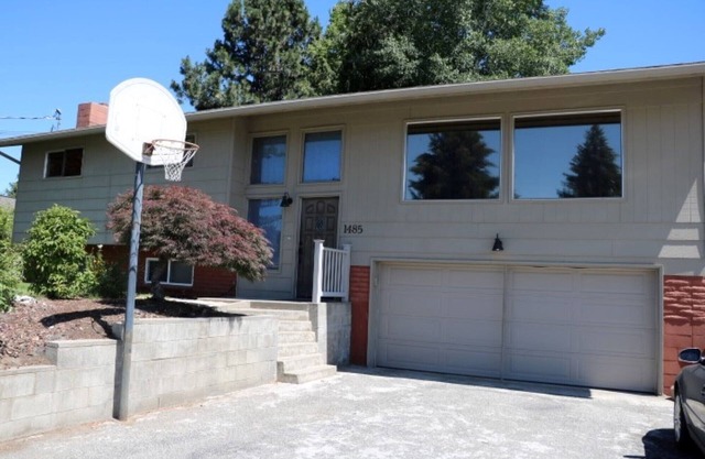 Centrally Located East Wenatchee Home