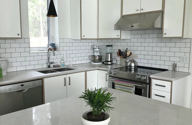 Centrally Located 2-Bedroom Suite in Strawberry Vale