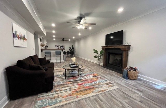 Centrally Located 2 Bed, 1 Bath Travel Inspired Sanctuary, 5 Minutes to Downtown