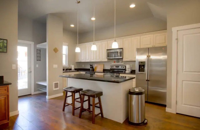 Centrally Located 3-bedroom house in Tacoma. Pet friendly!
