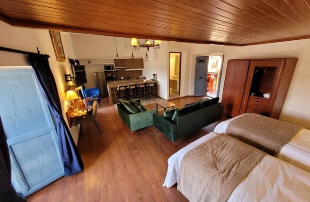 Centrally located 4-bed family apartment