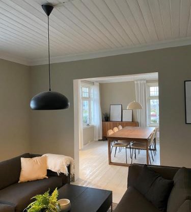 Centrally located 5-room detached house