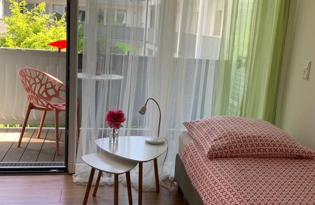 Centrally located apartment (20 sqm) with underfloor heating and balcony