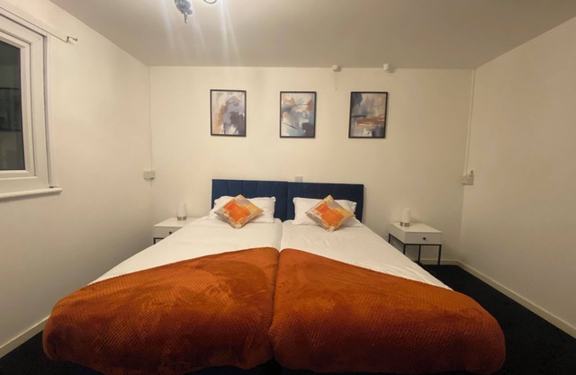 Centrally Located Apt - Free Parking