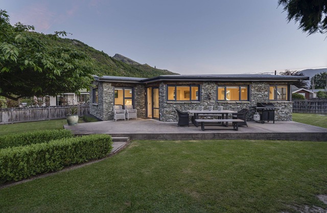 Centrally located Arrowtown Cottage