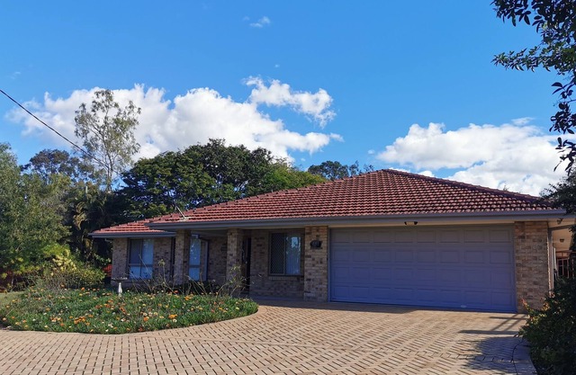 Centrally located between Brisbane & Gold Coast