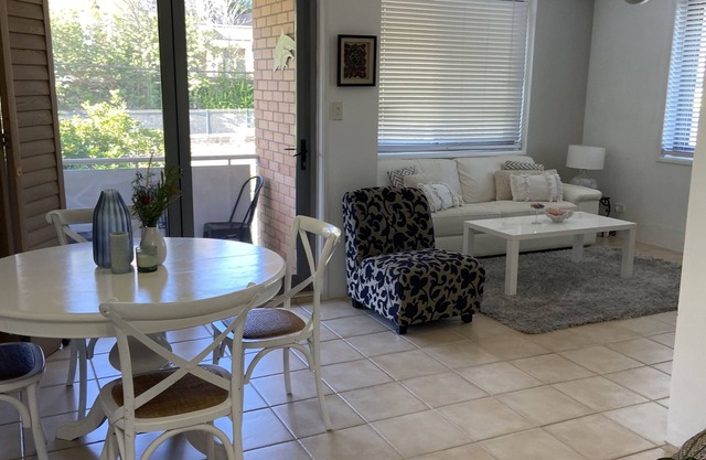 Centrally Located Coastal Getaway – Walk to Beaches, Cafes & More