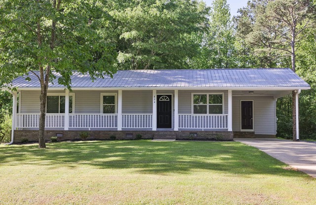 Centrally located, freshly updated home in Oxford