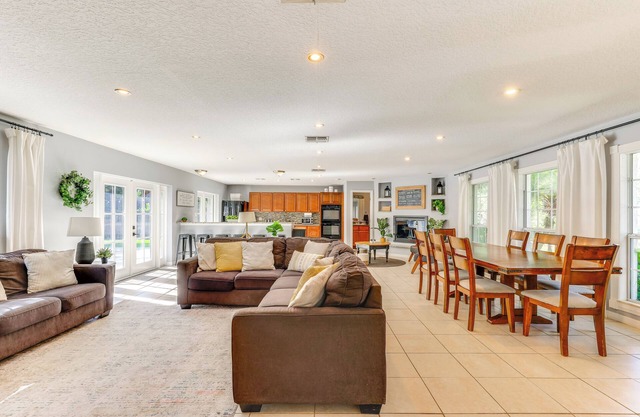 Centrally Located Home w/Fenced Yard in Oviedo!