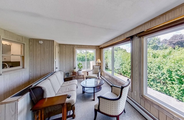 Centrally located home near outdoor activities & town with private W/D