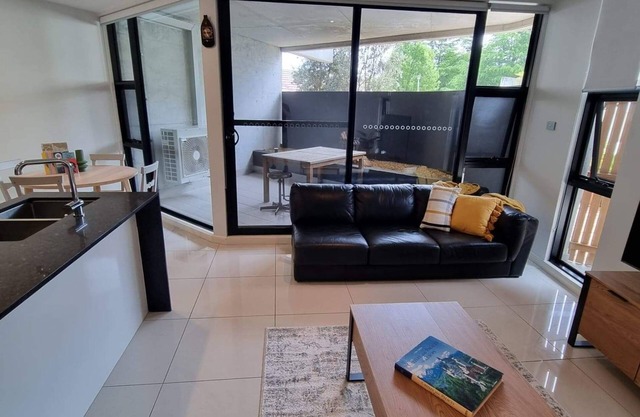 CENTRALLY LOCATED IN YARRALUMLA, PERFECT FOR BUSINESS OR LEISURE.