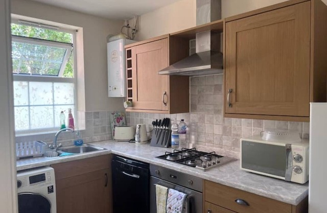 Centrally Located Lincolnshire Home | Free Parking | Large Garden