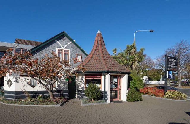 Centrally located - Amross Court