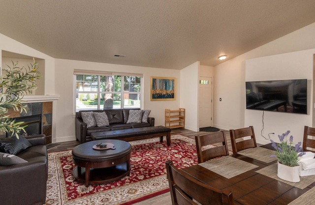 Centrally Located OneLevel Pet ok Home w/Fireplace