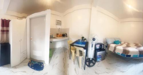 Centrally located studio with AC and kitchenette