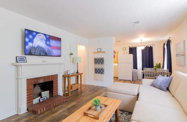 Centrally Located- The Delightful Doubles Unit E