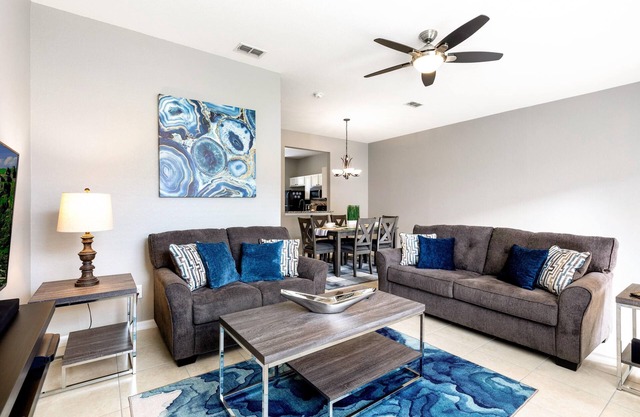 Centrally located Townhome on Regal Palms Resort, 15 mins to Disney