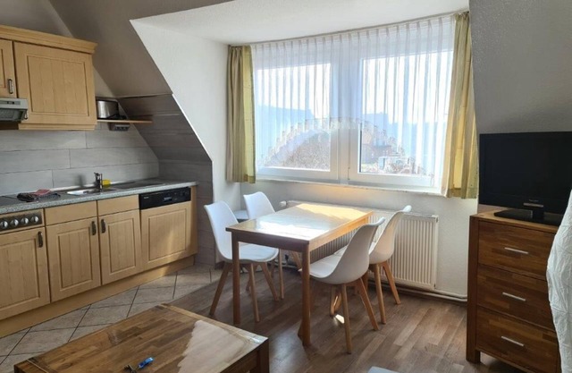 Centrally located upper floor apartment with 2 bedrooms, close to the beach