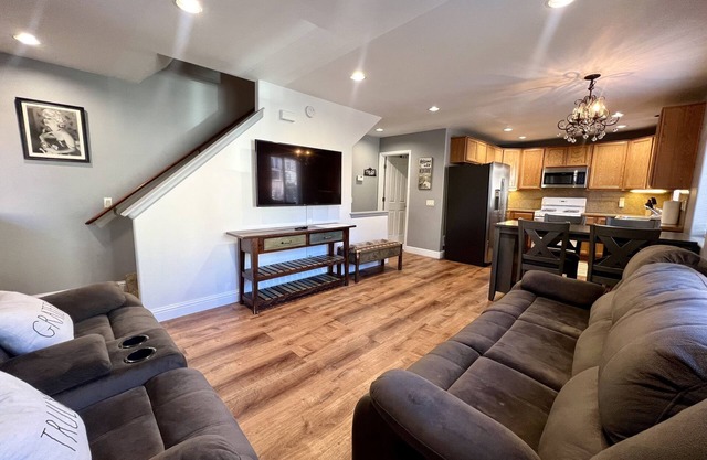 Centrally Located Pet Friendly Townhome with Garage