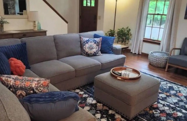 Centrally located retreat in Massanutten Resort. Hot tub and game room!