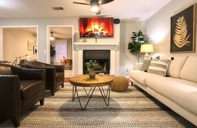 Centrally Located 3BR | Fast Wifi | Monthly Available