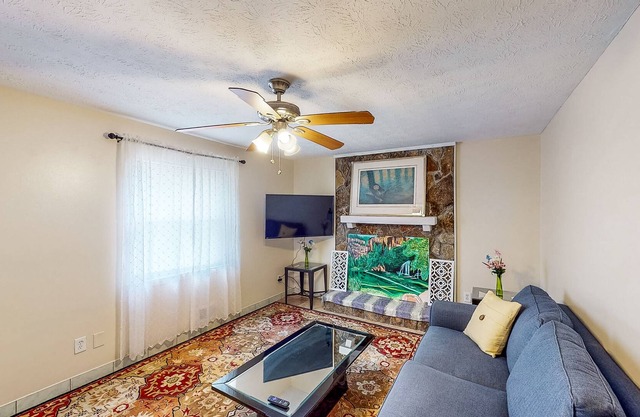 Centrally Located w/ Enclosed yard & Central AC