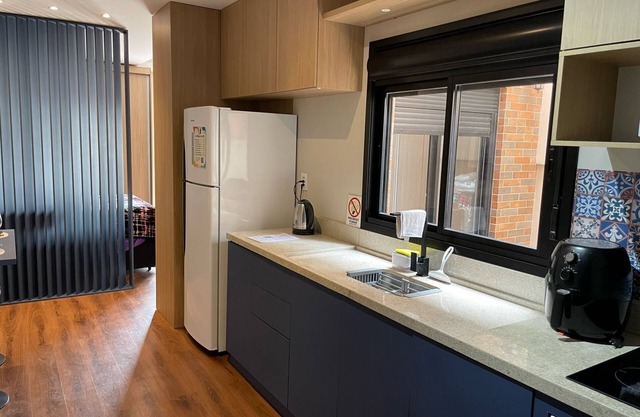 Centrally Planned Studio with Air Conditioning | Sleeps 3 + PET | Cable TV