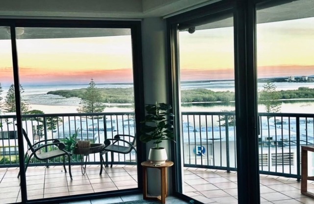 Centrepoint Unit 36, Amazing ocean views over the Pumicestone Passage