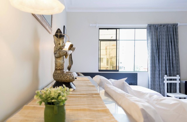 Centric big old House, Roomy Petfriendly and Recently Renovated