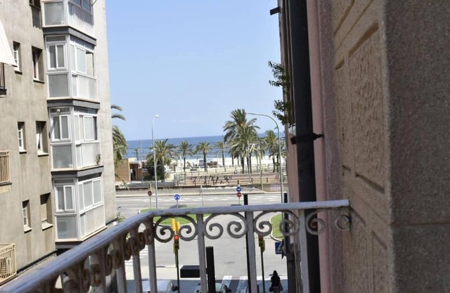 CENTRIC HOUSE 100m from the beach