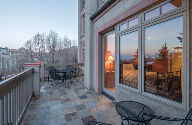 Centrum 302 by Avantstay Gorgeous Condo w/Great Views & Steps Away From Ski Runs!