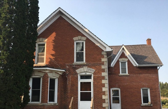 Century Home with Hot Tub and Pool Table