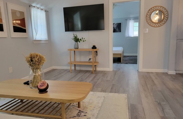 Century House - Walkable to the University of Florida, Includes Parking