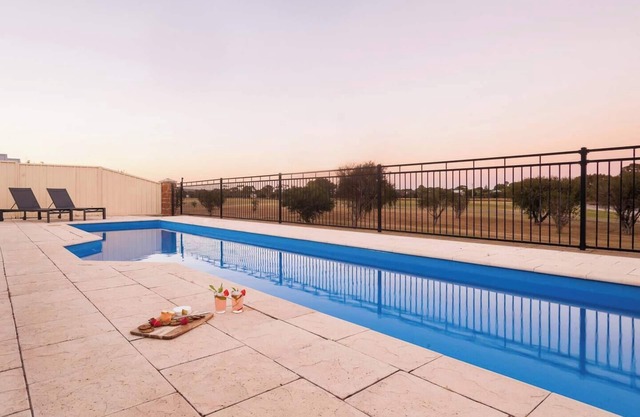 Ceol Na Mara Luxury Pool Escape with Golf Views