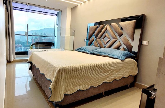 Cerca al barrio Laureles con jacuzzi privado