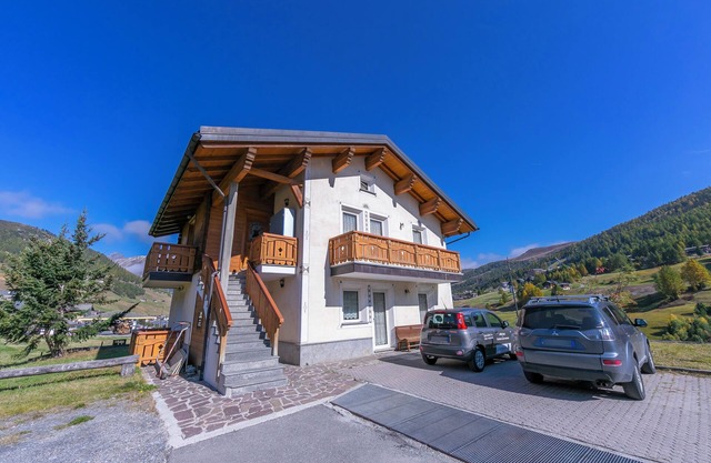 Cervo Ski in - Ski out 200m, Livigno, Italy