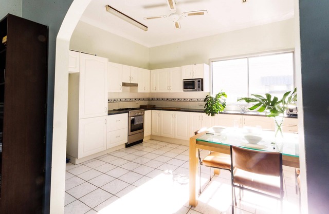 Cessnock Cottage near Hunter Valley Vineyards - FREE Wifi - Pet Friendly - Wineries - Concerts - HV Gardens and Zoo