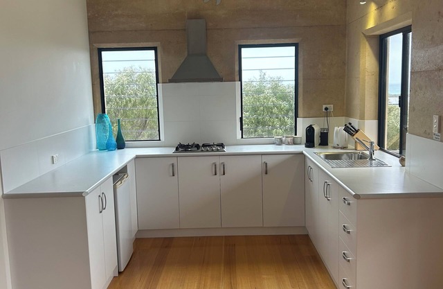 Cevue Sunsets is a beautiful apartment with breathtaking ocean views.