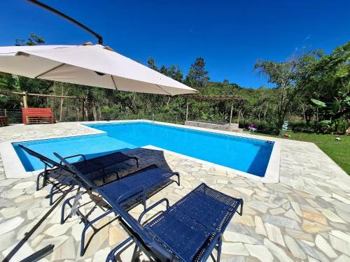 Chácara aconchegante com piscina e lazer LT0061