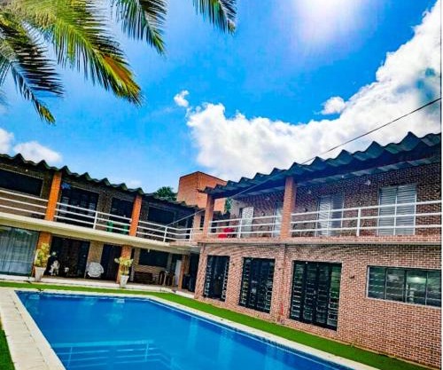 Chácara Ibiuna 9 Qts , Condominio, Pesqueiro, 27 pessoas