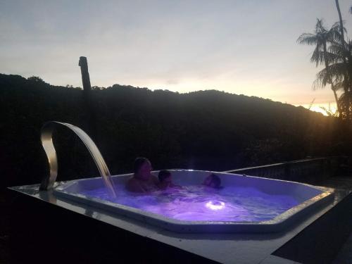 Chácara pé n'água, 80 km de SP, piscina e spa aquecido