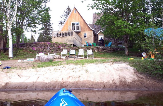 Chalet Amico - Private Sandy Beach - 4 Bedrooms - Free Wi-Fi
