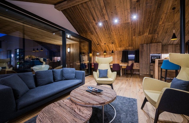 Chalet 'Chalet Ortles' with Lake View, Private Terrace and Wi-Fi