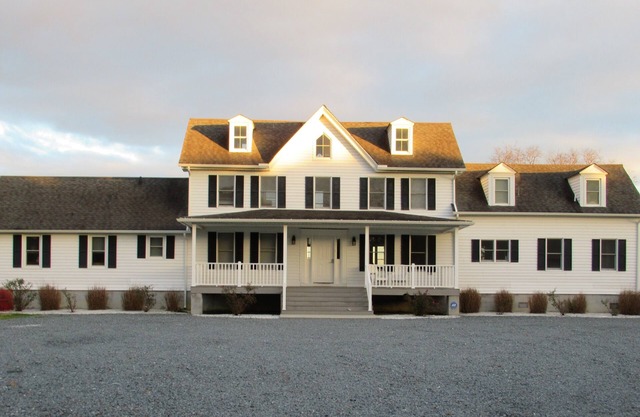 CH Waterfront Home w/Dock, Pool, Sandy Beach, Kayaks, 5BR/3.5BA Sleeps up to 16