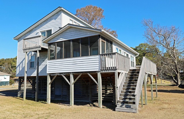 CH103- Waterfront! 3 Bedrooms (1 Master), Comm. Pool and Sound-Front Beach!