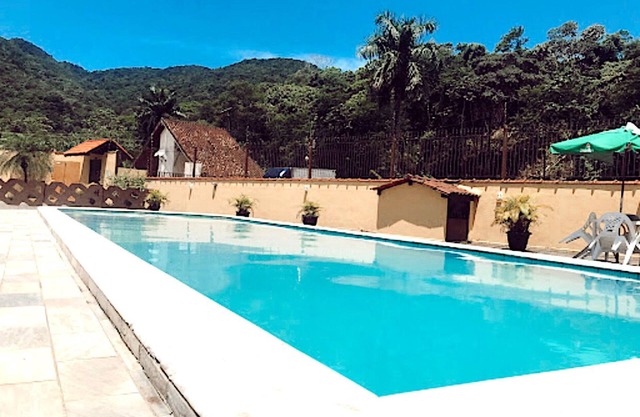 CHALÉ aconchegante c/PISCINA. Região SUPER arborizada
